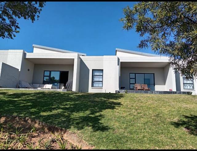 3 BEDROOM TOWNHOUSE FOR SALE IN JACKAL CREEK GOLF ESTATE